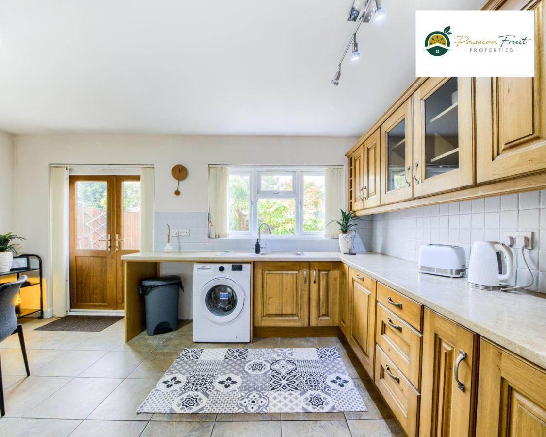 Low Rate Near Coventry College & Warwickshire Hospital -3 Bedroom House With Ensuite Bathroom With Free Netflix, Wi-Fi, Parking & Garden, - Dsc Exterior foto